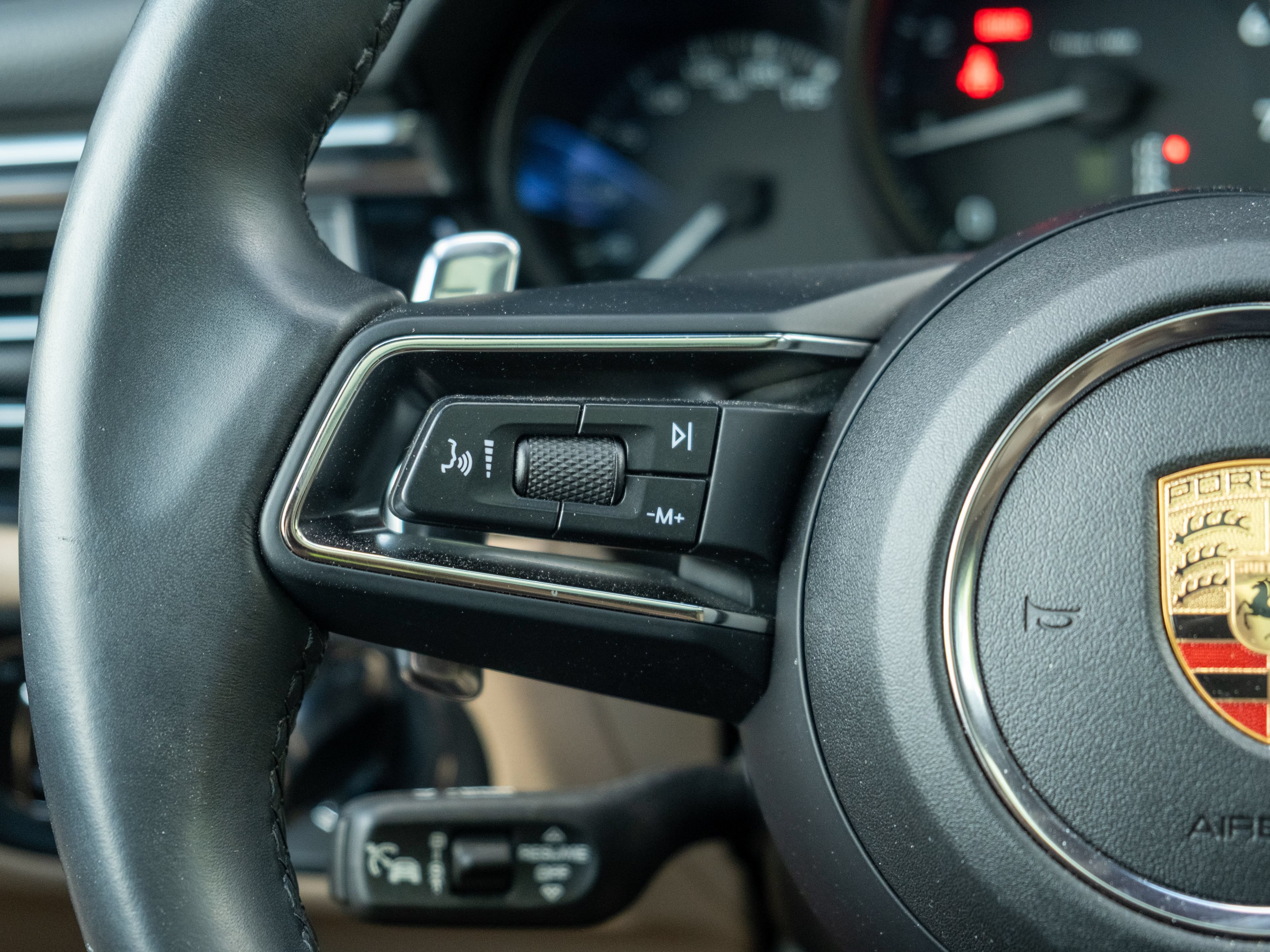 Certified 2024 Porsche Macan AWD/4WD image 22