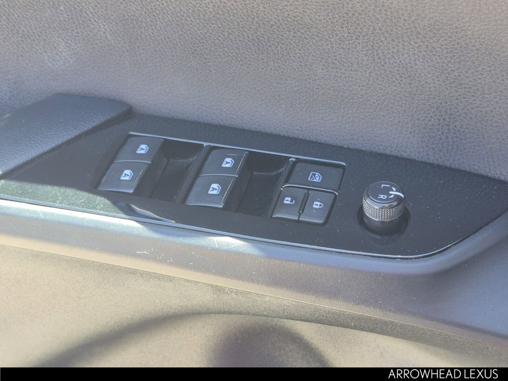 Used 2017 Toyota Prius Two w/ Prius Two Safety Plus Package FWD image 16