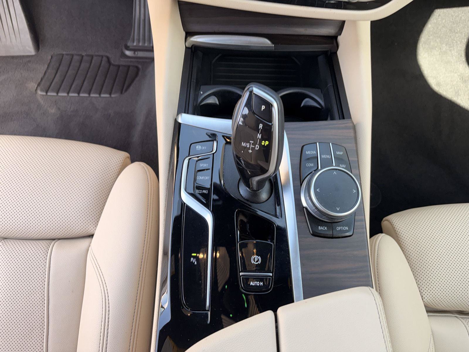 Used 2022 BMW 530i w/ Premium Package RWD image 15
