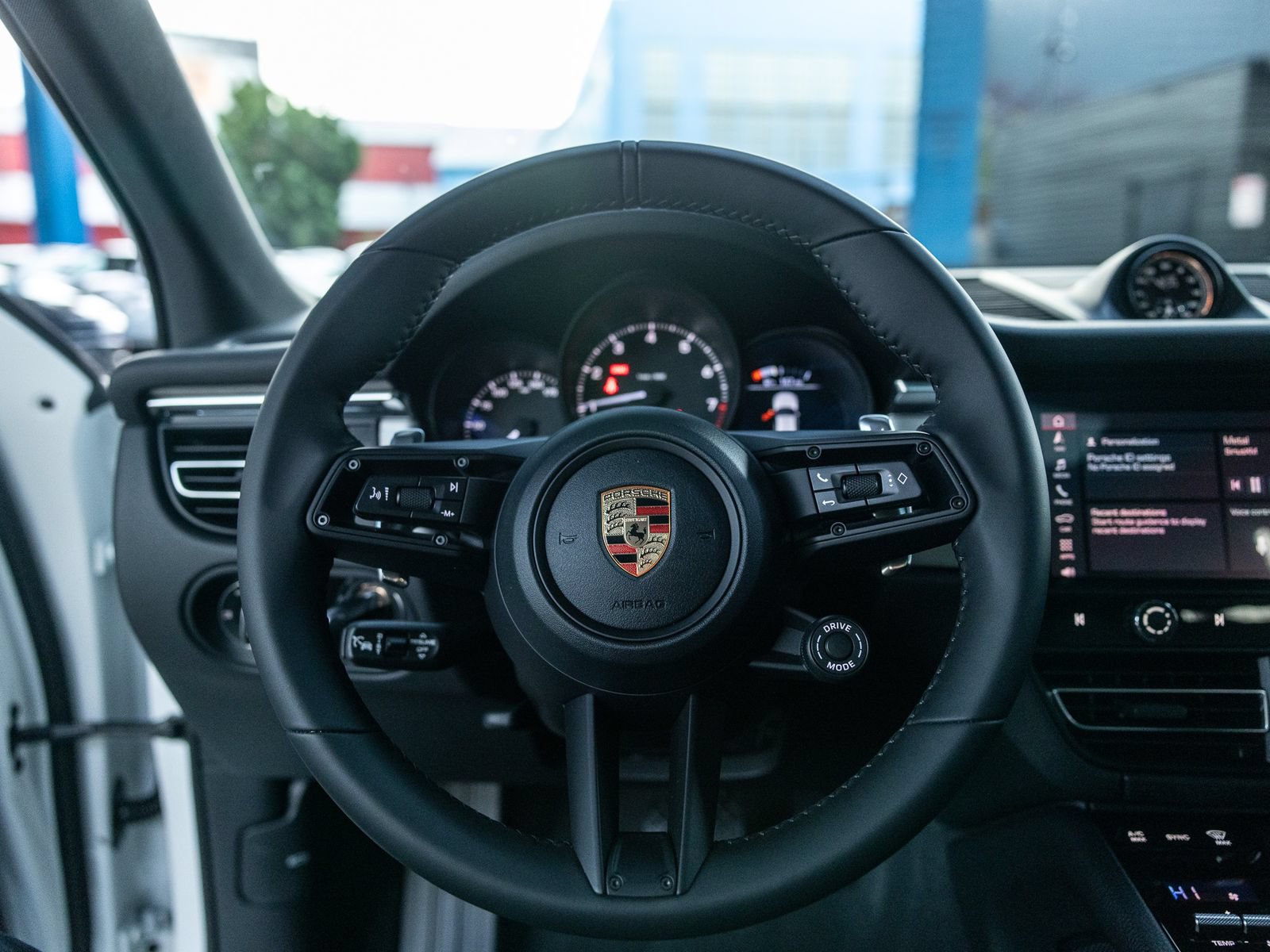Certified 2026 Porsche Macan AWD/4WD image 6