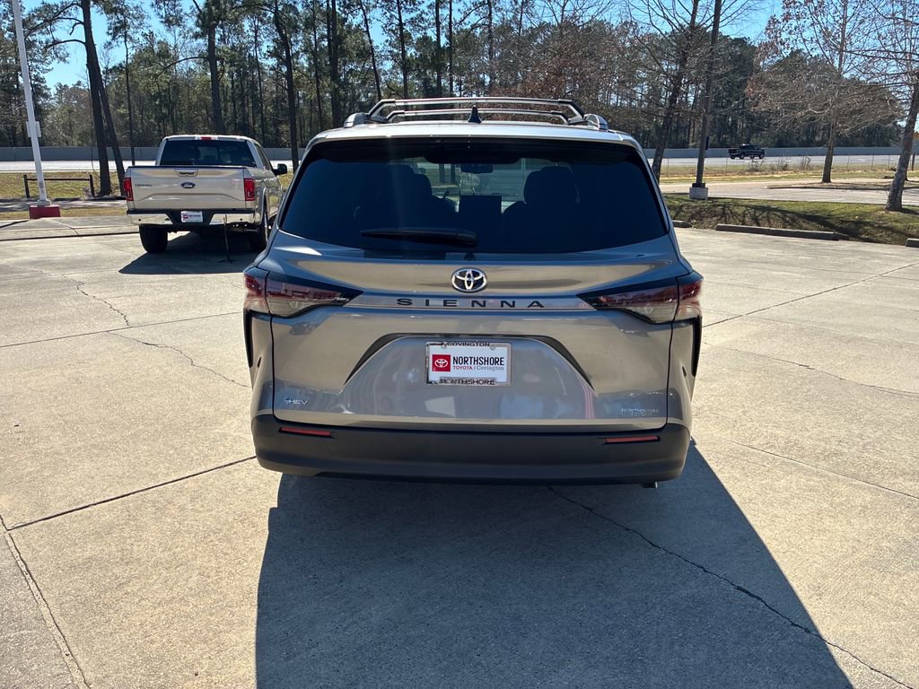 New 2026 Toyota Sienna LE image 5