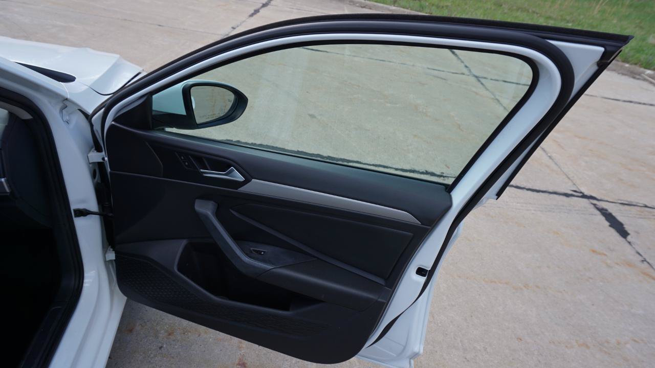Used 2021 Volkswagen Jetta SE FWD image 32