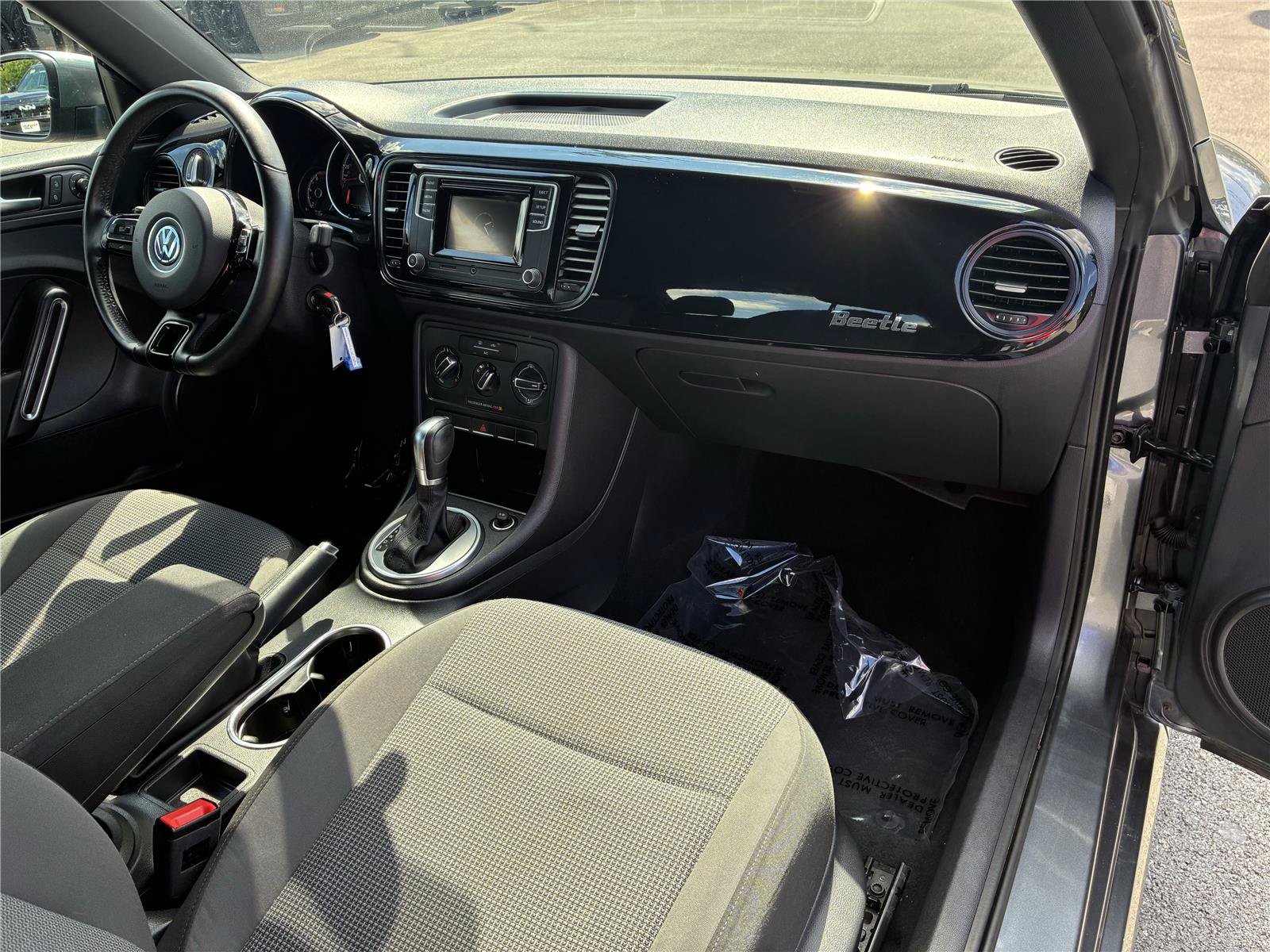 Used 2019 Volkswagen Beetle 2.0T S FWD image 16