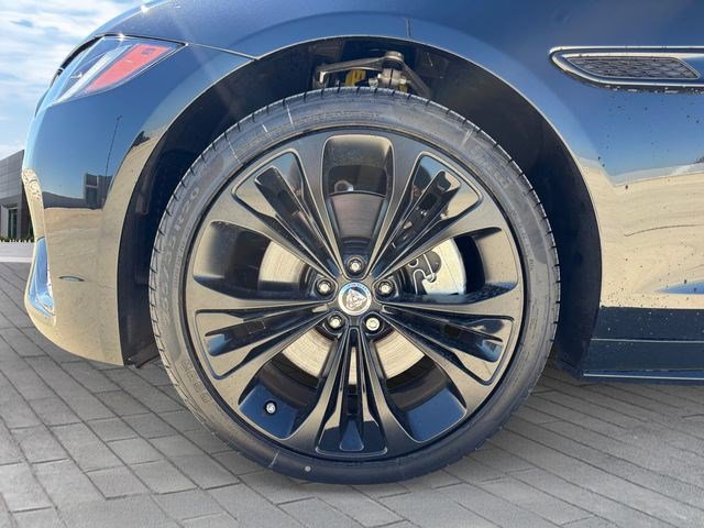 New 2024 Jaguar XF R-Dynamic SE AWD/4WD image 9