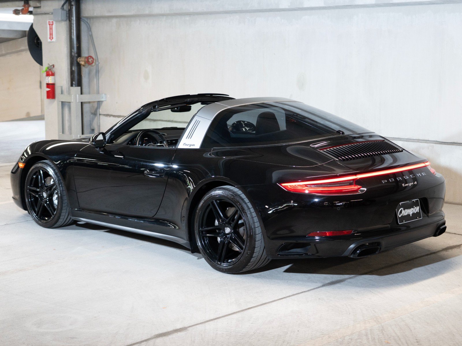 Certified 2018 Porsche 911 Targa 4 AWD/4WD image 3