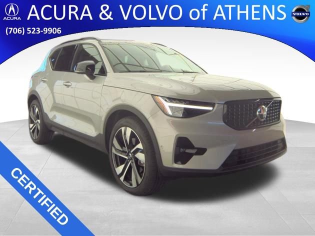 Used 2025 Volvo XC40 B5 Plus image 1