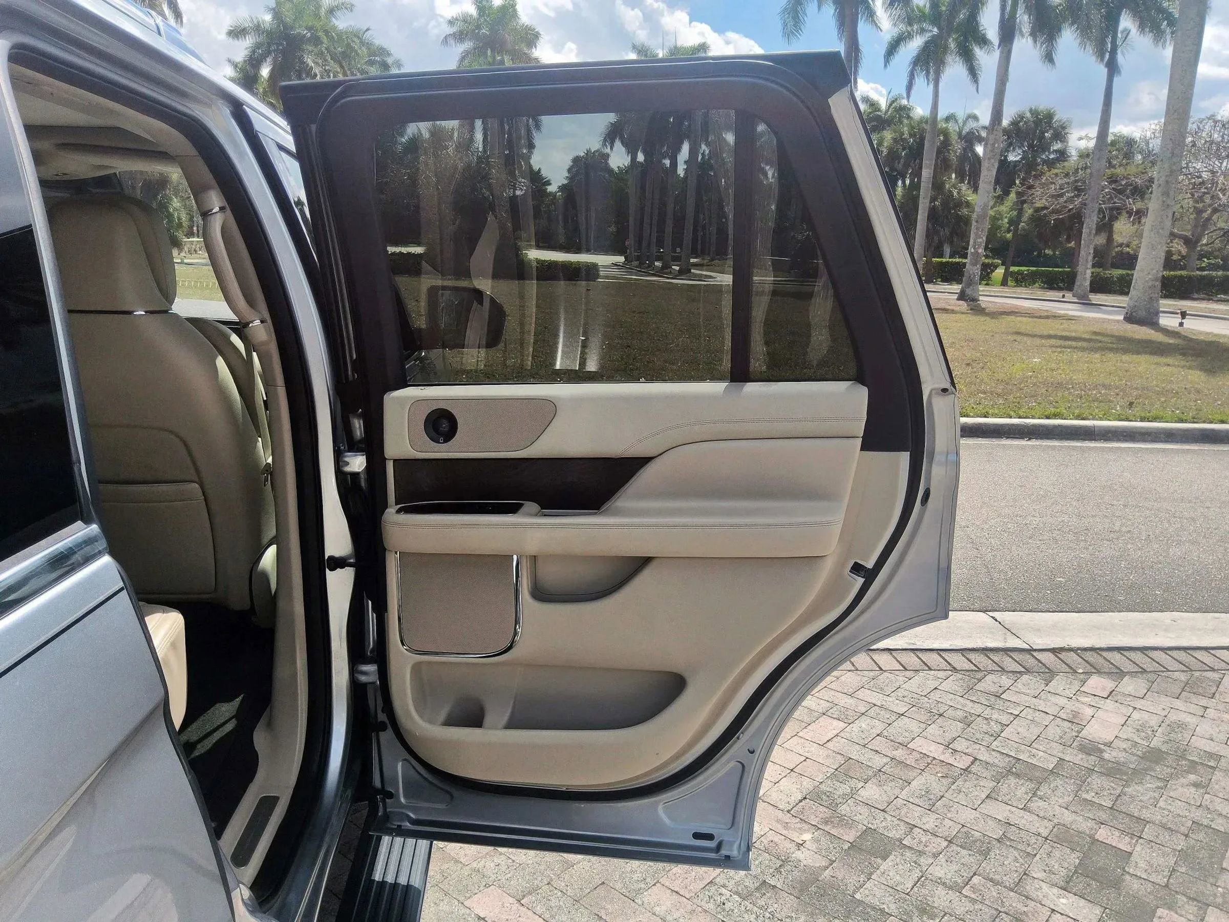 Used 2020 Lincoln Navigator Reserve w/ Equipment Group 201A Reserve RWD image 39