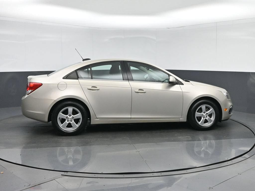 Used 2016 Chevrolet Cruze LT w/ Enhanced Safety Package FWD image 8