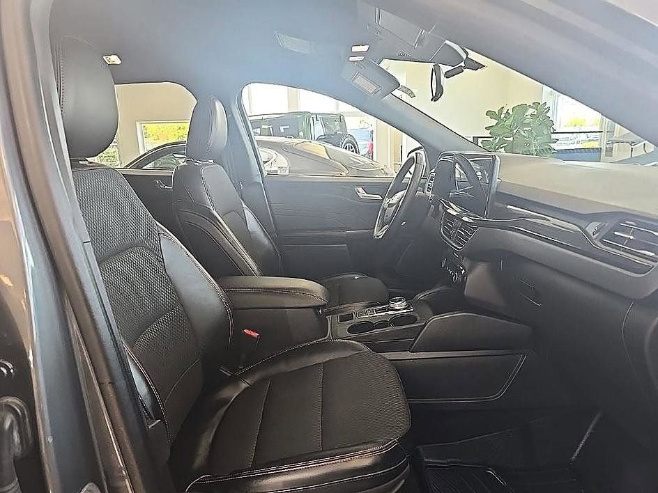 Used 2023 Ford Escape ST-Line w/ Tech Pack #1 AWD/4WD image 37