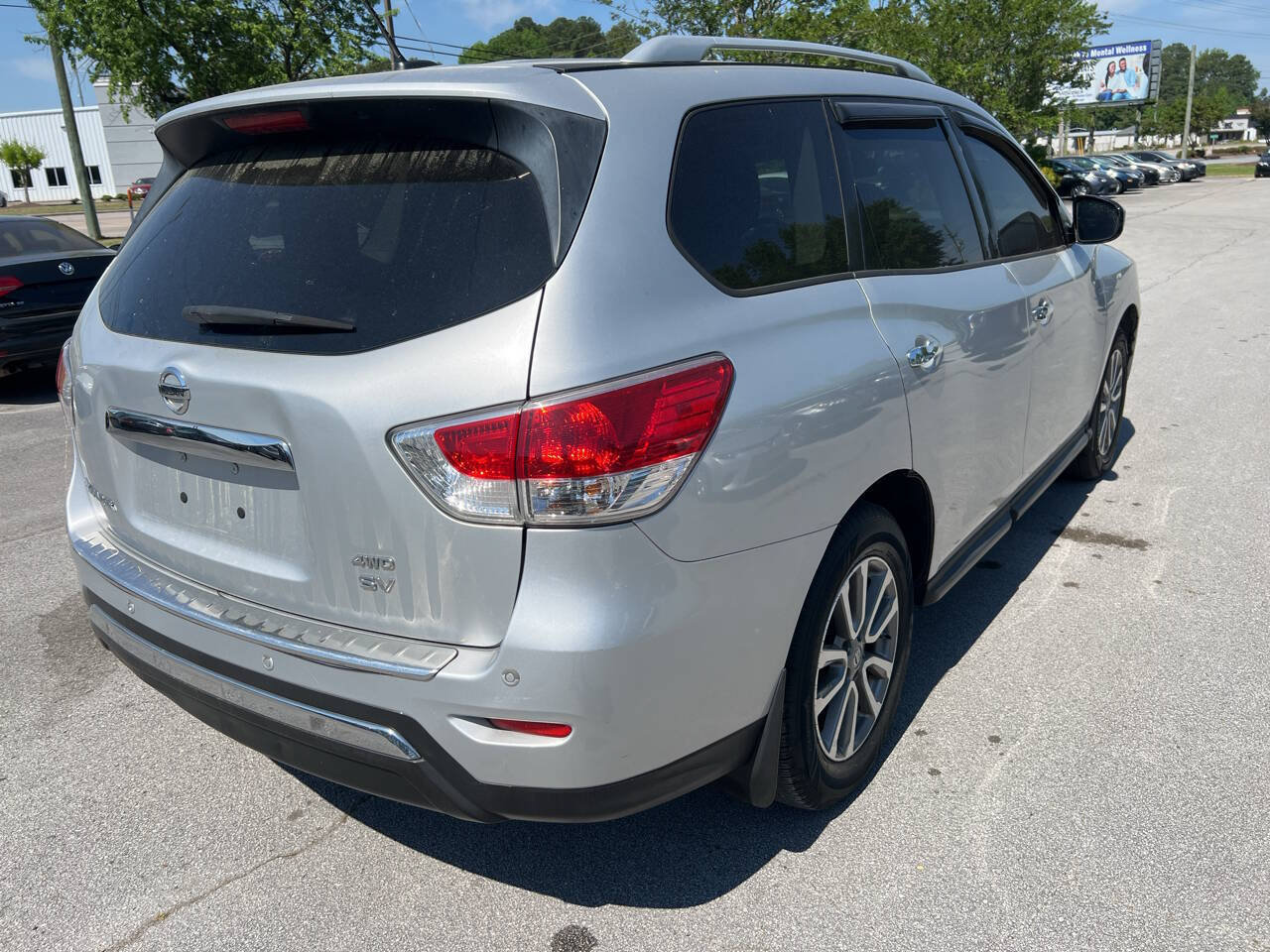 Used 2015 Nissan Pathfinder SV AWD/4WD image 6