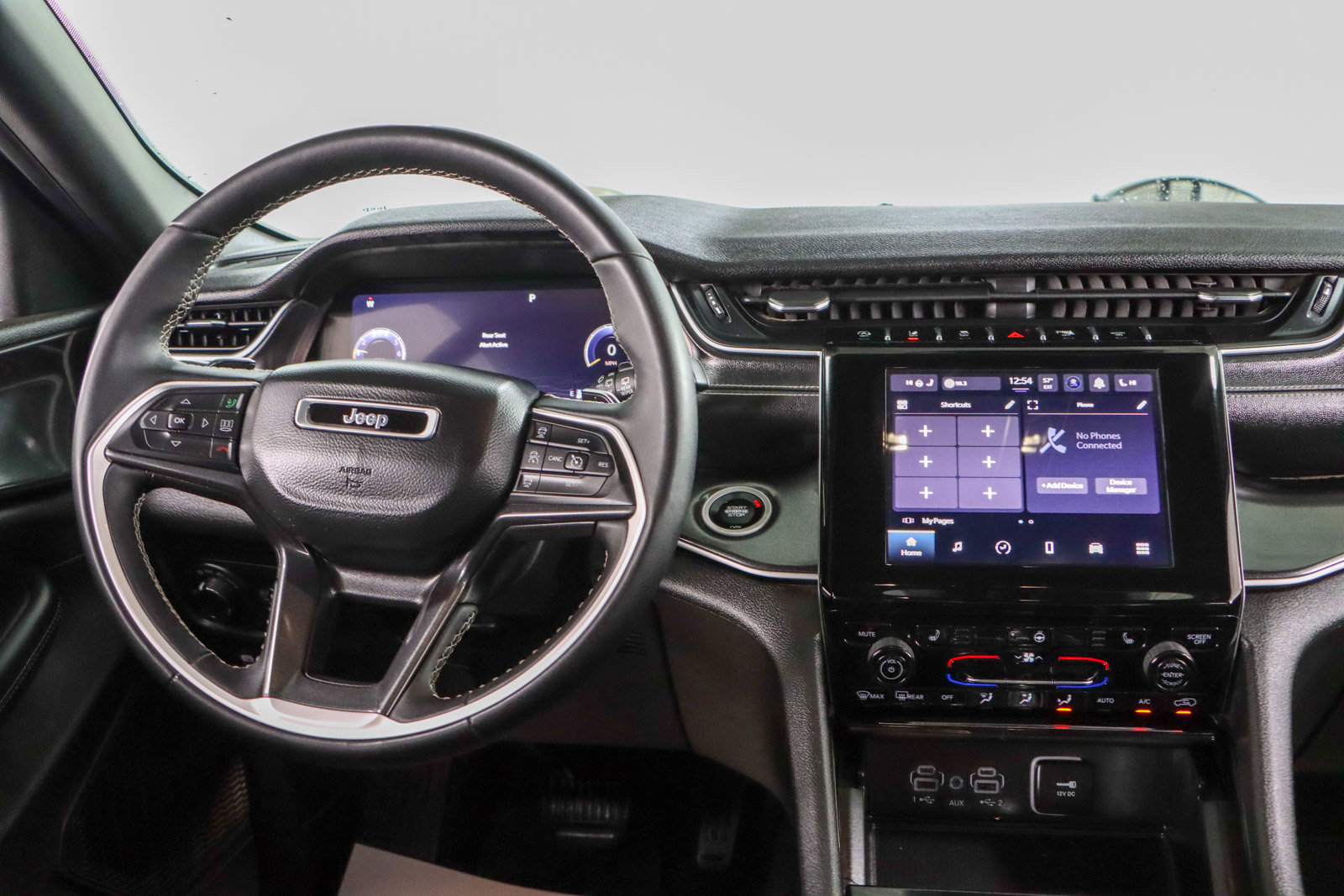 Used 2023 Jeep Grand Cherokee Altitude image 17