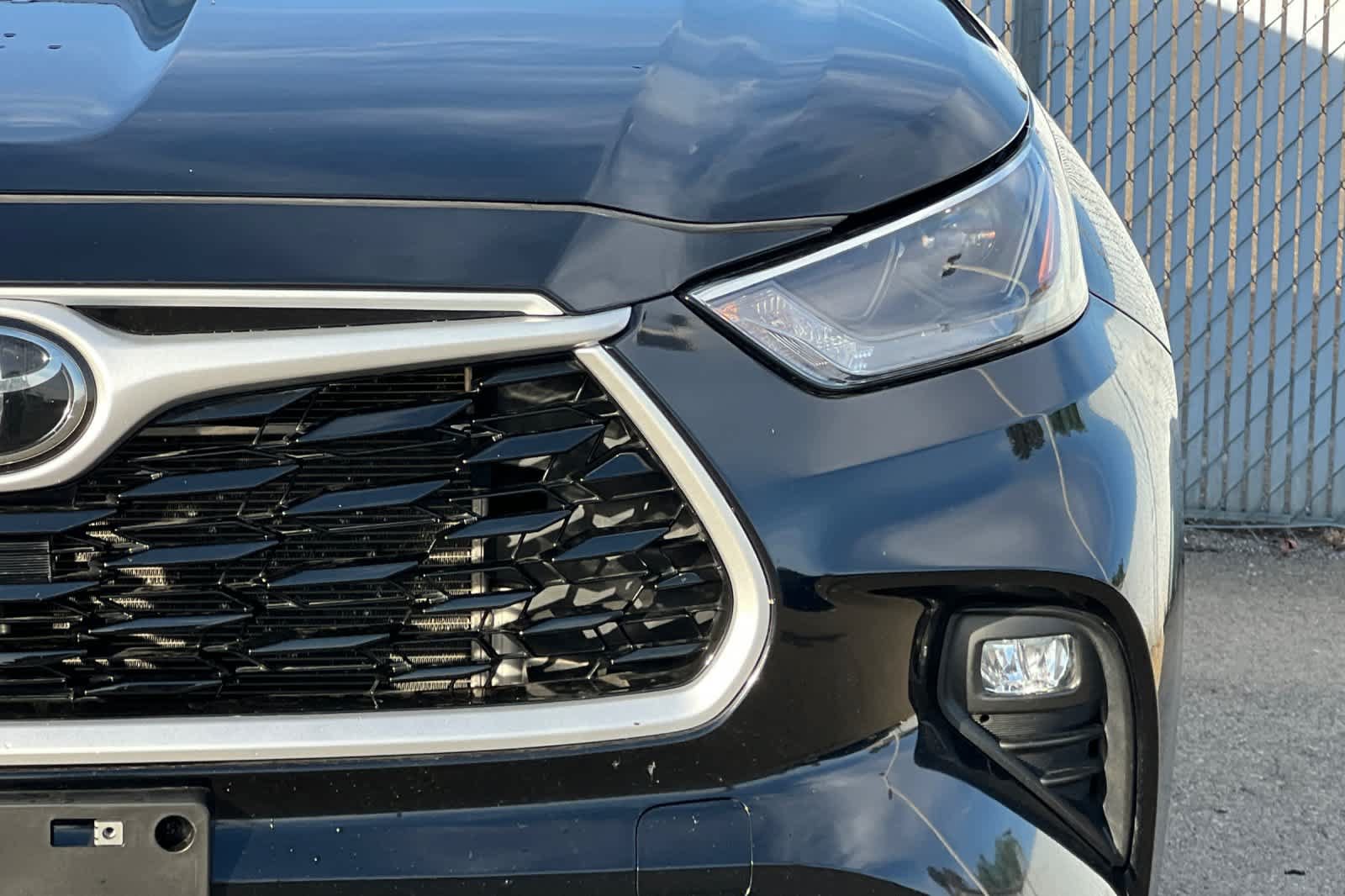 Used 2024 Toyota Highlander LE AWD/4WD image 14