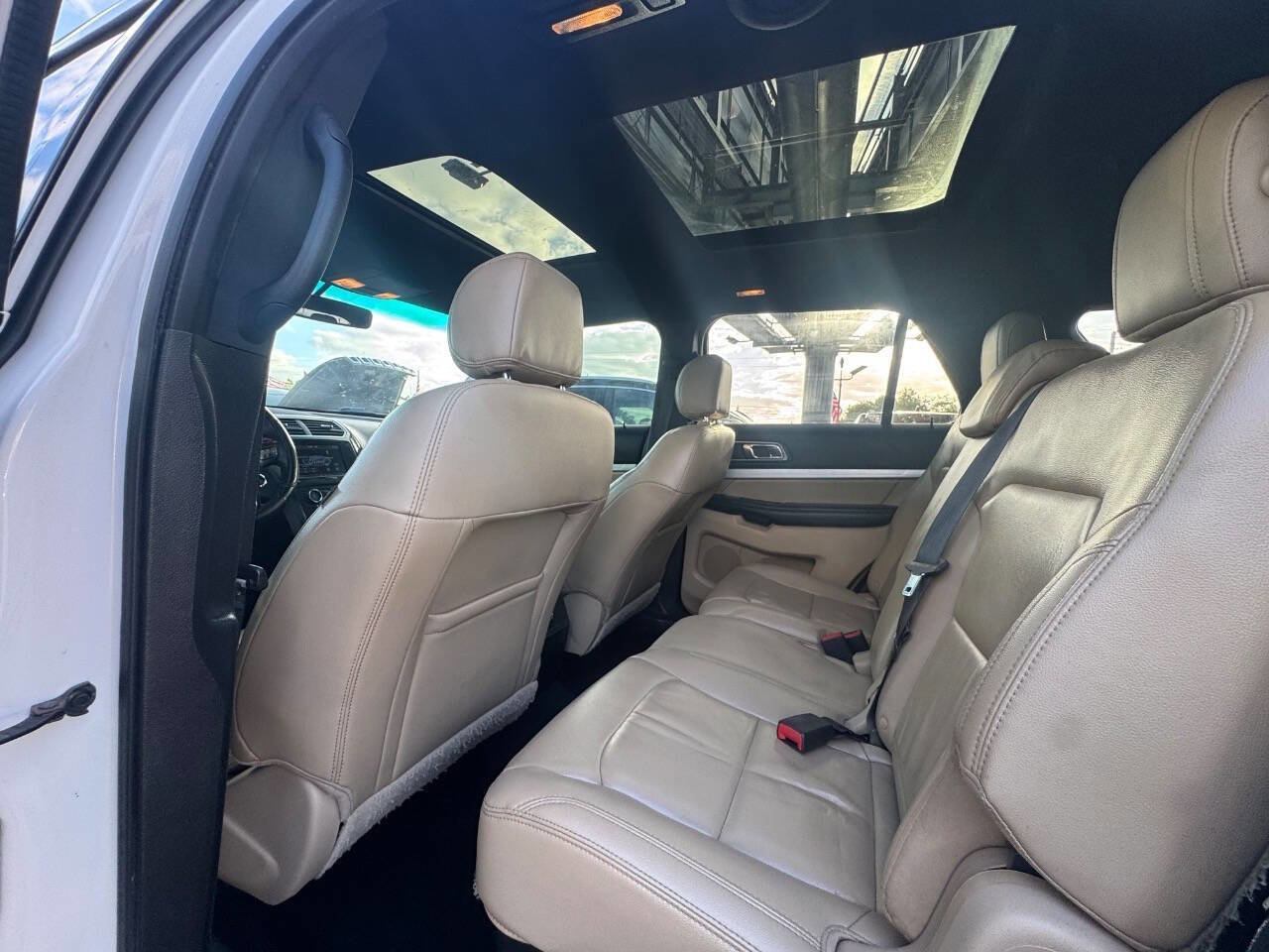 Used 2016 Ford Explorer XLT w/ Equipment Group 202A FWD image 14