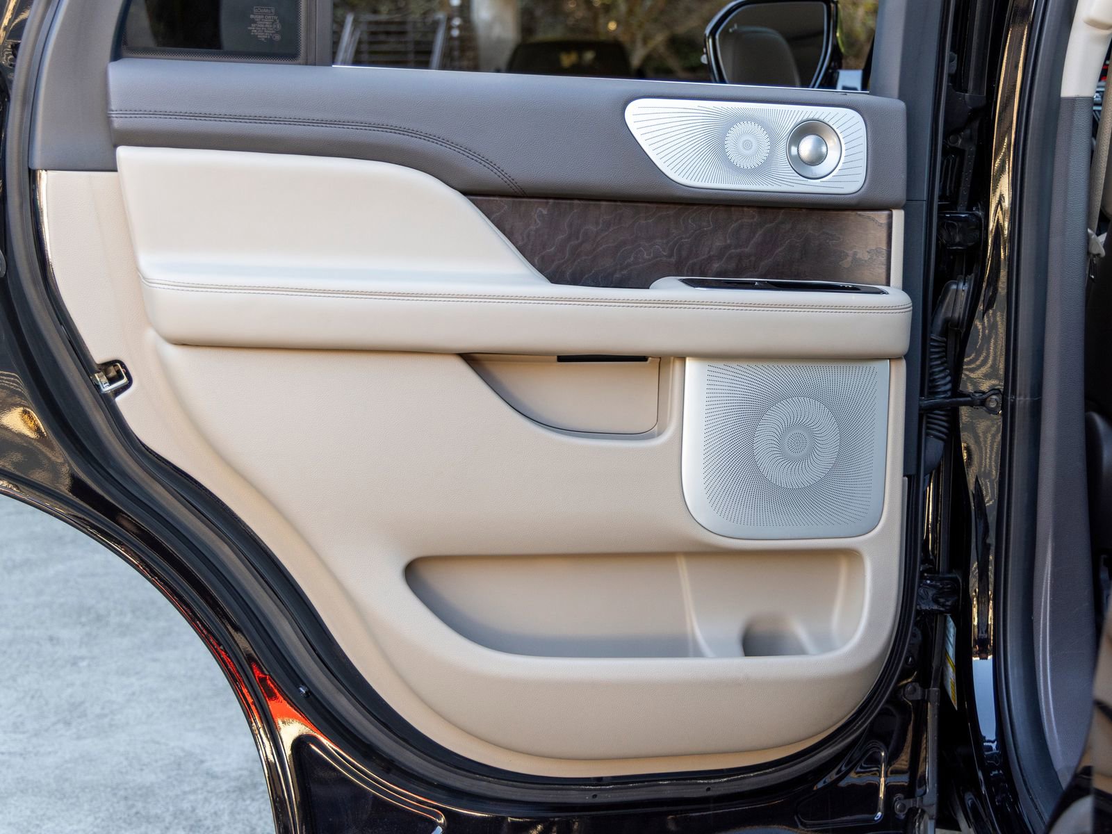 Used 2023 Lincoln Navigator Reserve image 44