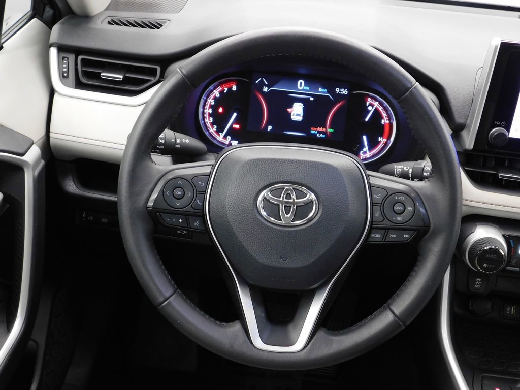 Used 2023 Toyota RAV4 XLE Premium image 16