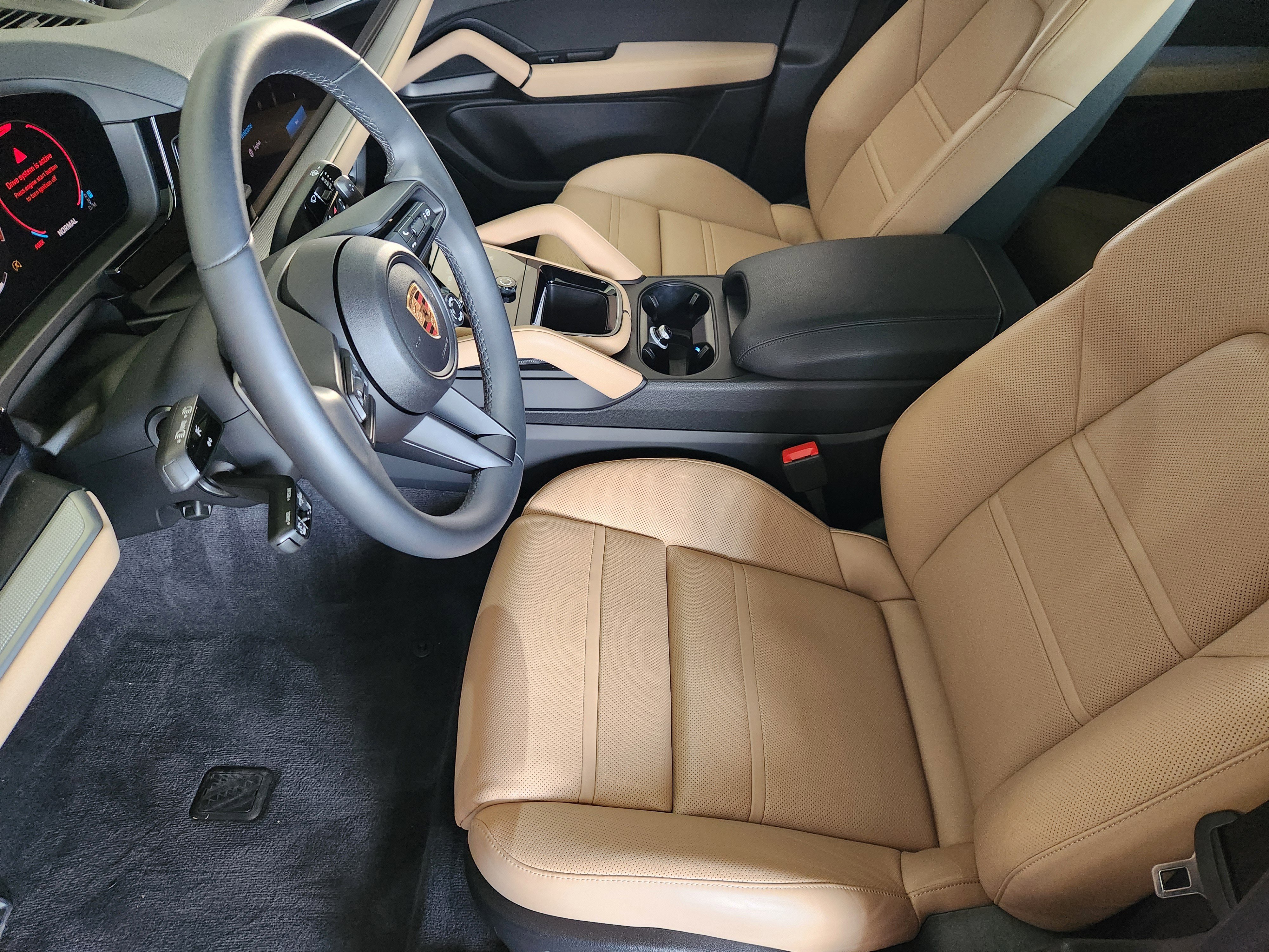 Certified 2025 Porsche Cayenne Coupe image 16