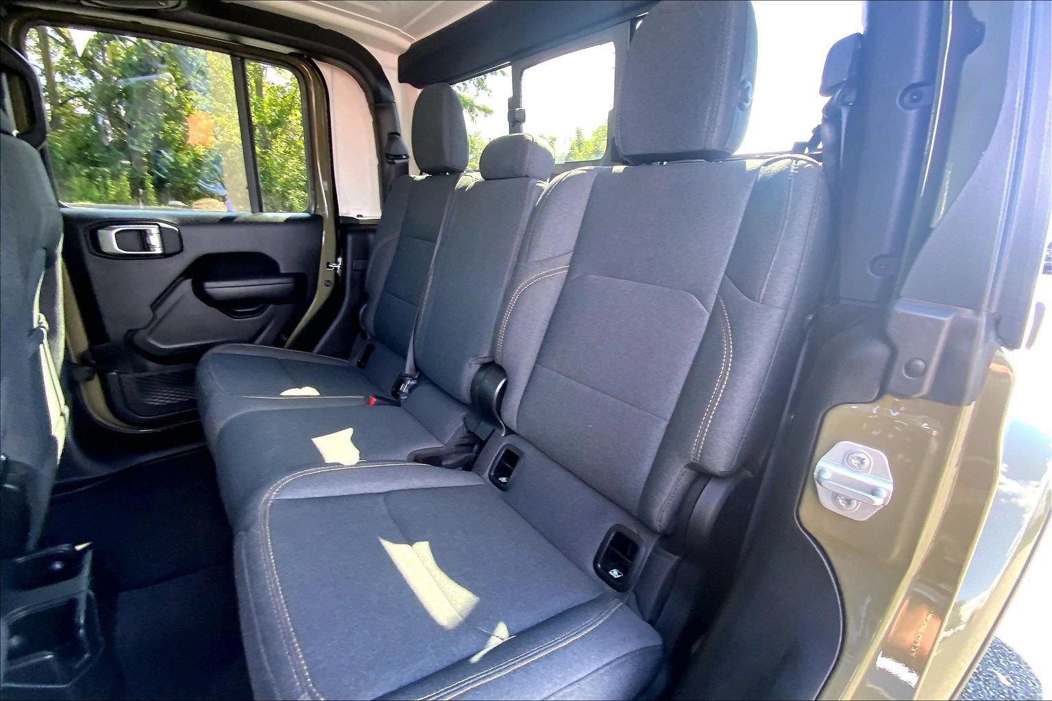 Certified 2025 Jeep Gladiator Sport AWD/4WD image 19
