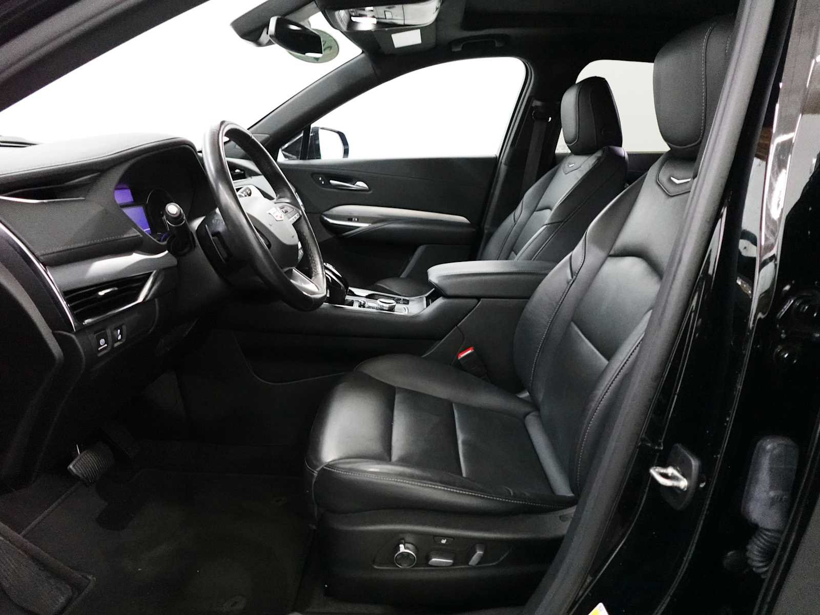 Used 2023 Cadillac XT4 Premium Luxury AWD/4WD image 12