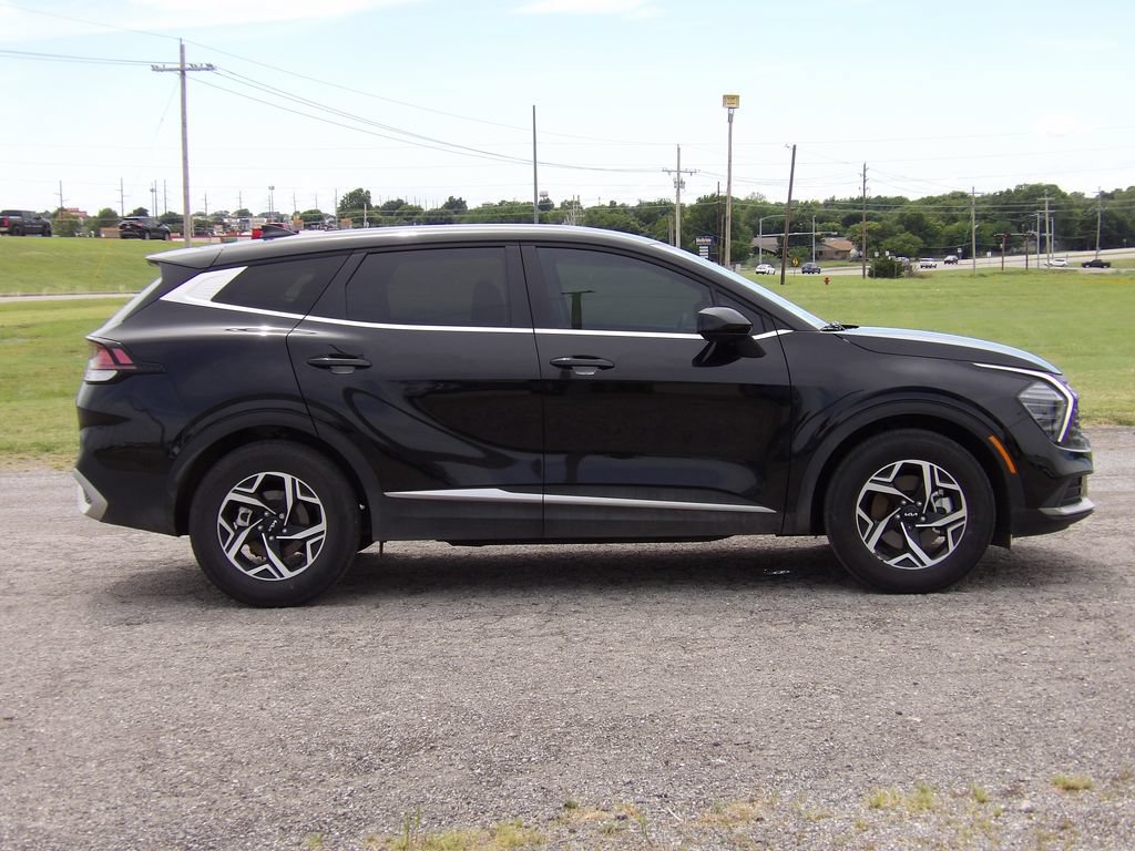 Used 2025 Kia Sportage LX FWD image 5