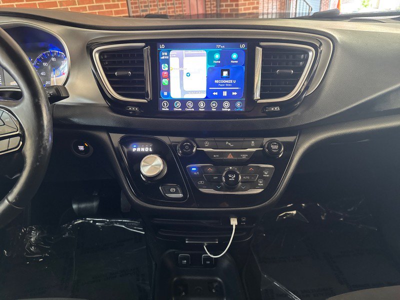 Used 2020 Chrysler Pacifica Touring w/ S Appearance Package FWD image 16