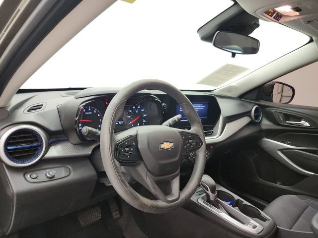 Used 2024 Chevrolet Trax LS w/ LS Convenience Package FWD image 12