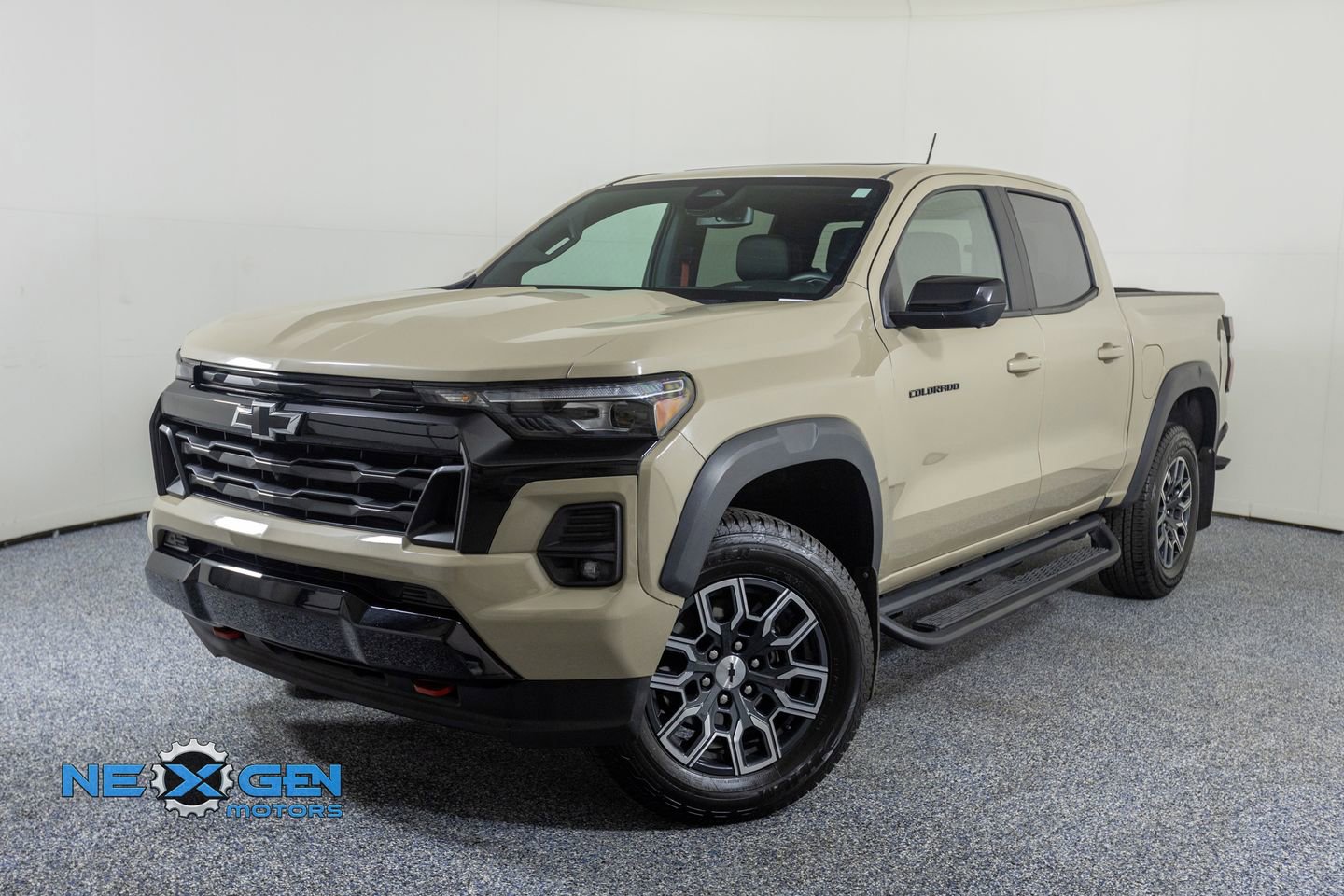 Used 2024 Chevrolet Colorado Z71 w/ Z71 Convenience Package 2 AWD/4WD image 3