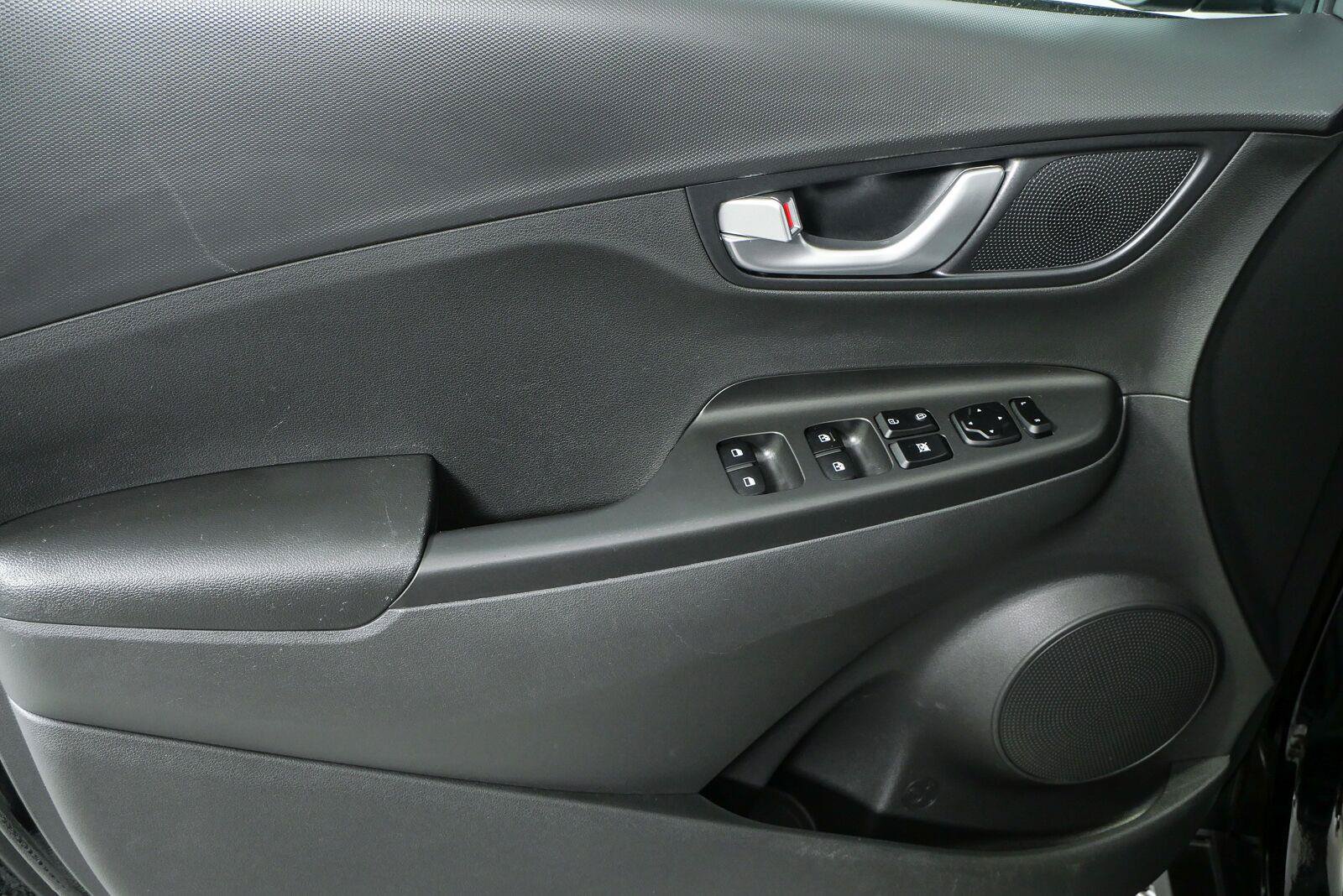 Used 2023 Hyundai Kona SEL w/ Convenience Package FWD image 6
