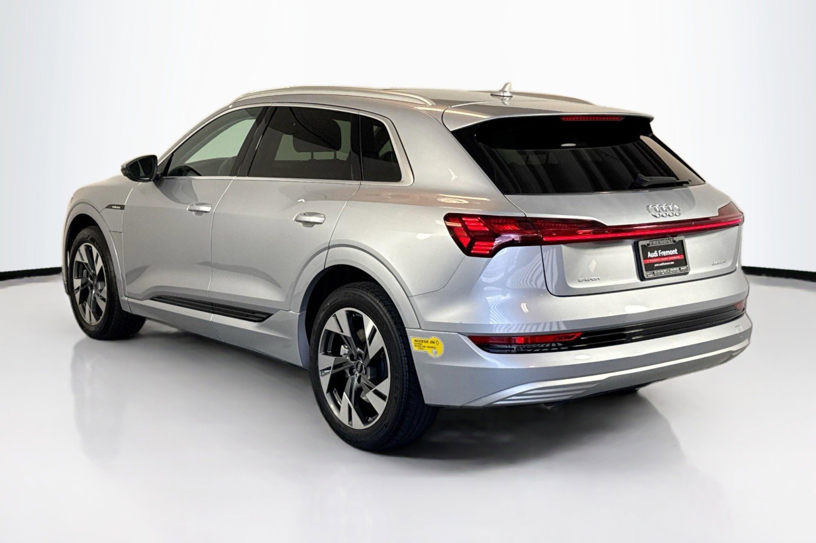 Used 2022 Audi e-tron Premium image 7