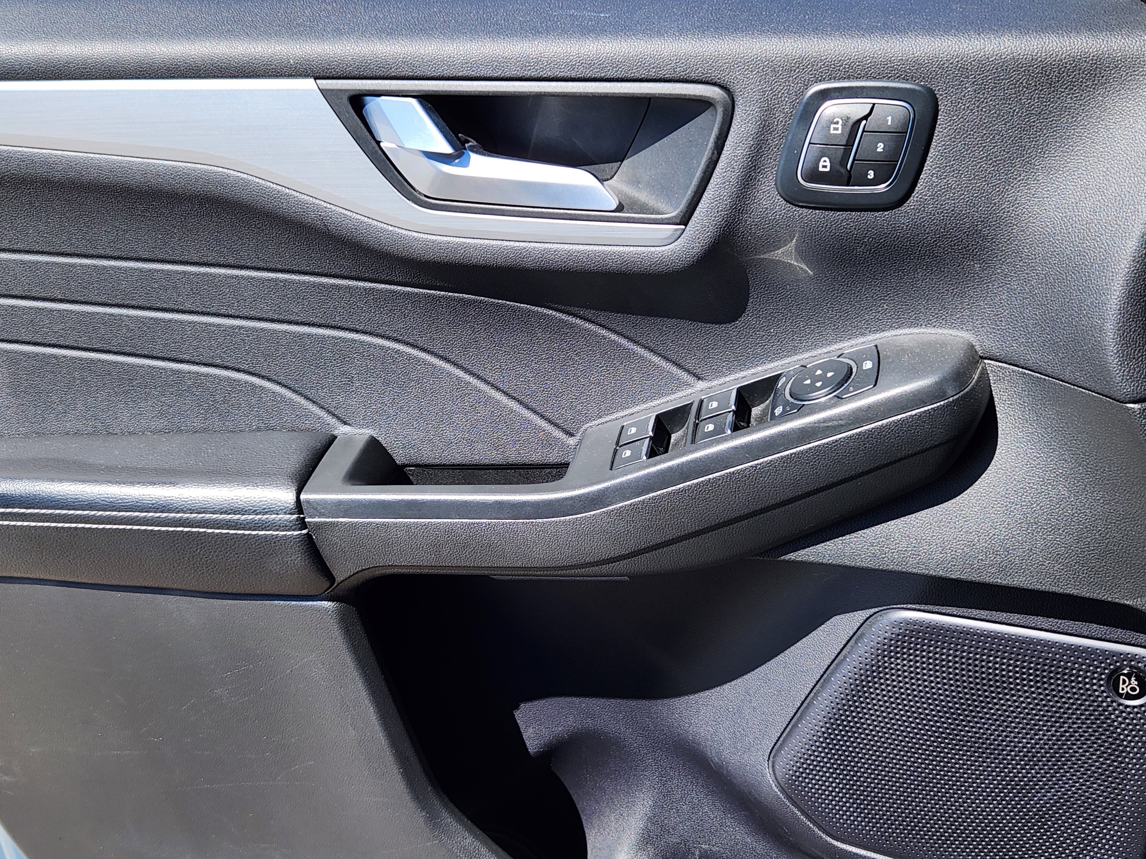 Used 2023 Ford Escape Platinum w/ Premium Technology Package image 9