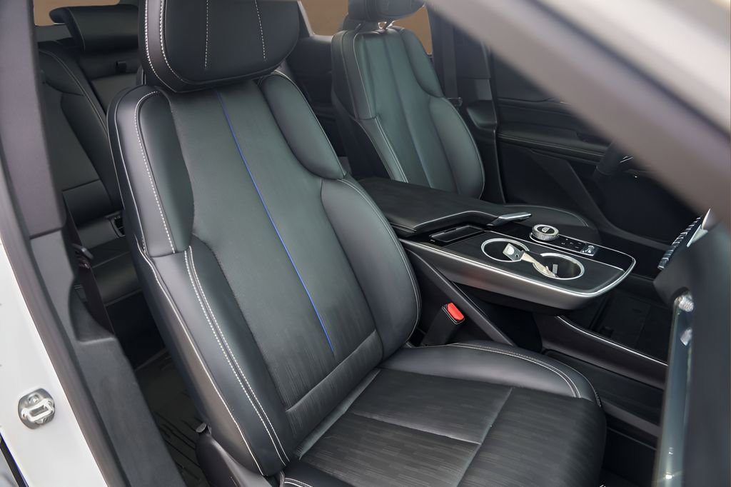 Certified 2024 Cadillac Lyriq Sport AWD/4WD image 30