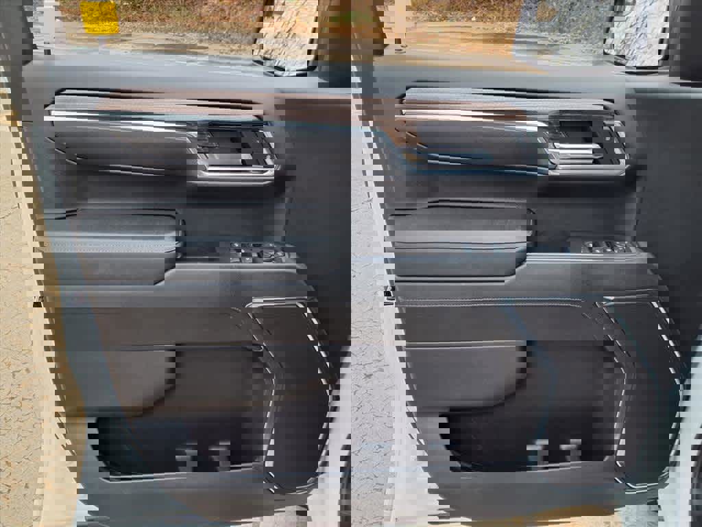 Used 2024 Chevrolet Silverado 1500 LT image 13