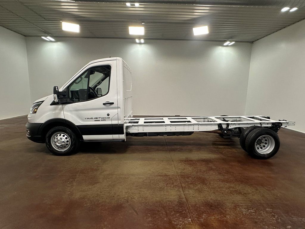 Used 2023 Ford Transit 350 DRW AWD image 32