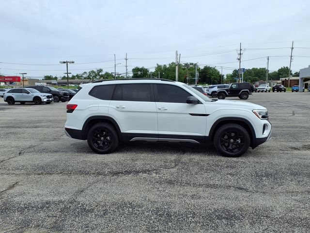 Used 2025 Volkswagen Atlas Peak Edition SE AWD/4WD image 15