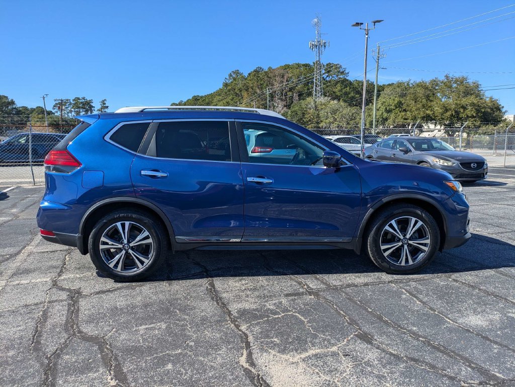 Used 2017 Nissan Rogue SL w/ SL Premium Package FWD image 3