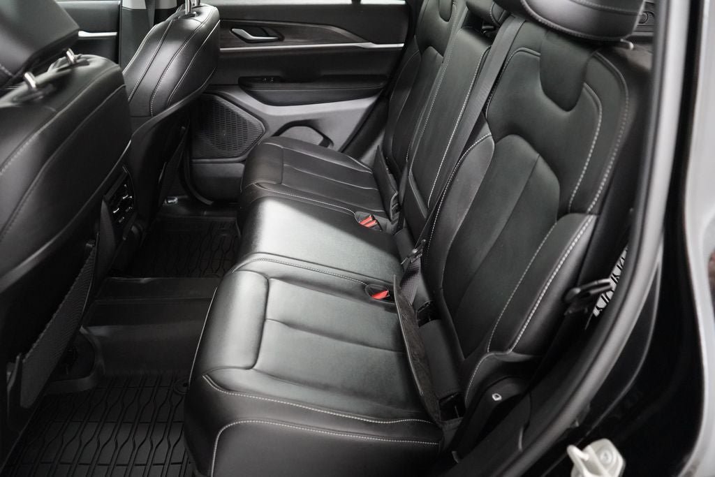 Used 2023 Jeep Grand Cherokee Limited AWD/4WD image 20