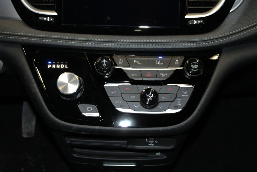 New 2026 Chrysler Pacifica Select image 17