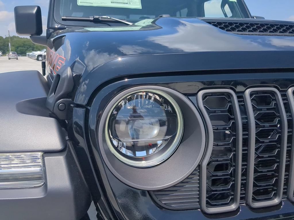 Used 2024 Jeep Gladiator Mojave AWD/4WD image 11