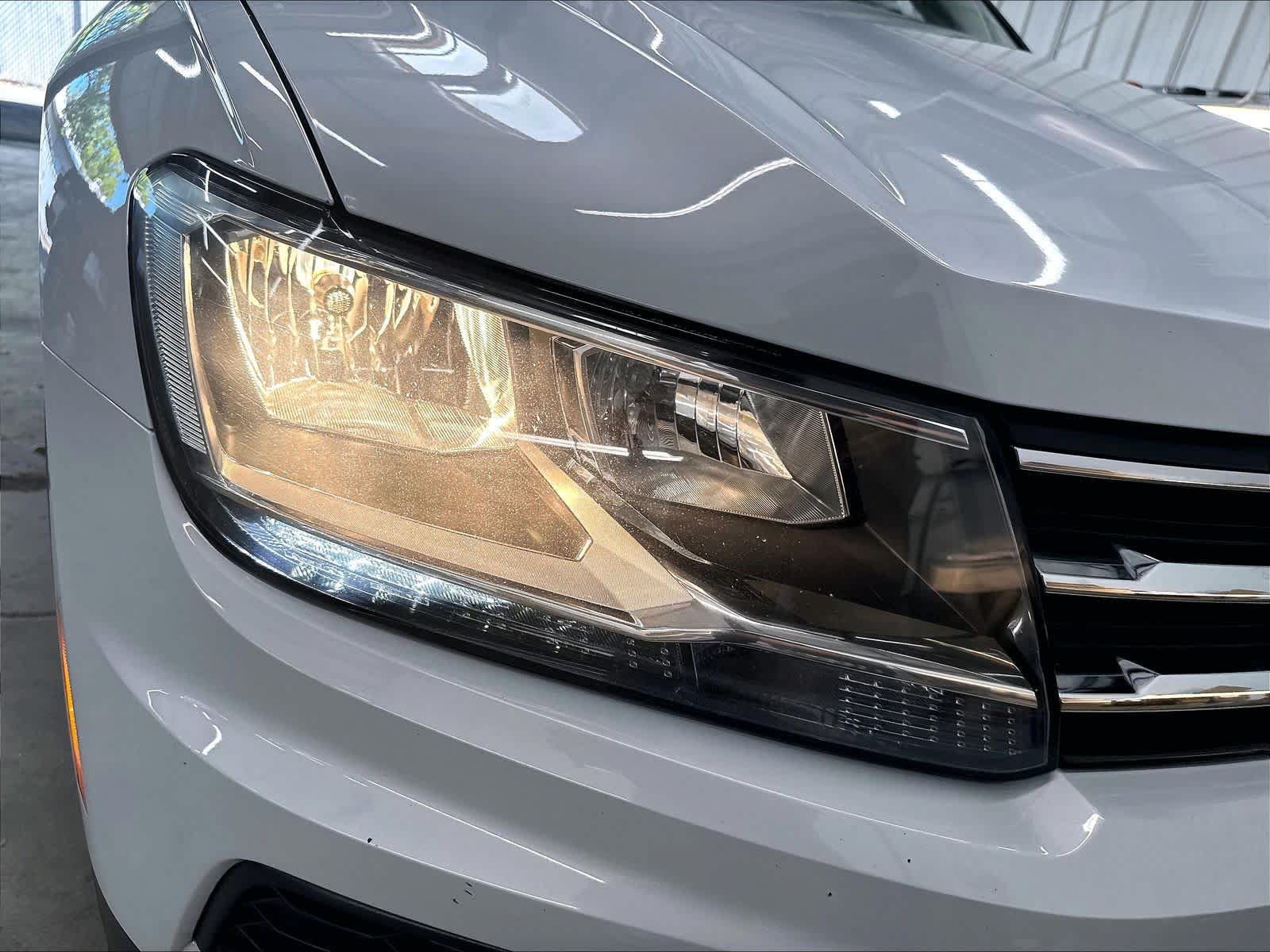 Used 2018 Volkswagen Tiguan SE AWD/4WD image 35