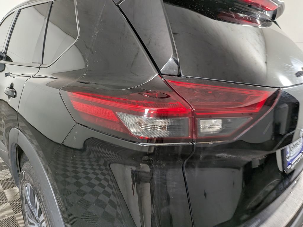 Used 2021 Nissan Rogue SV image 12