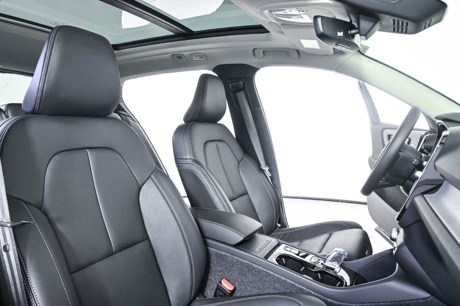 New 2026 Volvo XC40 B5 Plus w/ Climate Package AWD/4WD image 23
