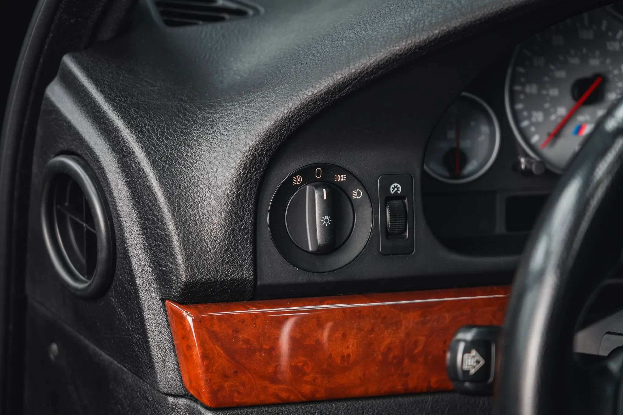 Used 2003 BMW M5 image 33