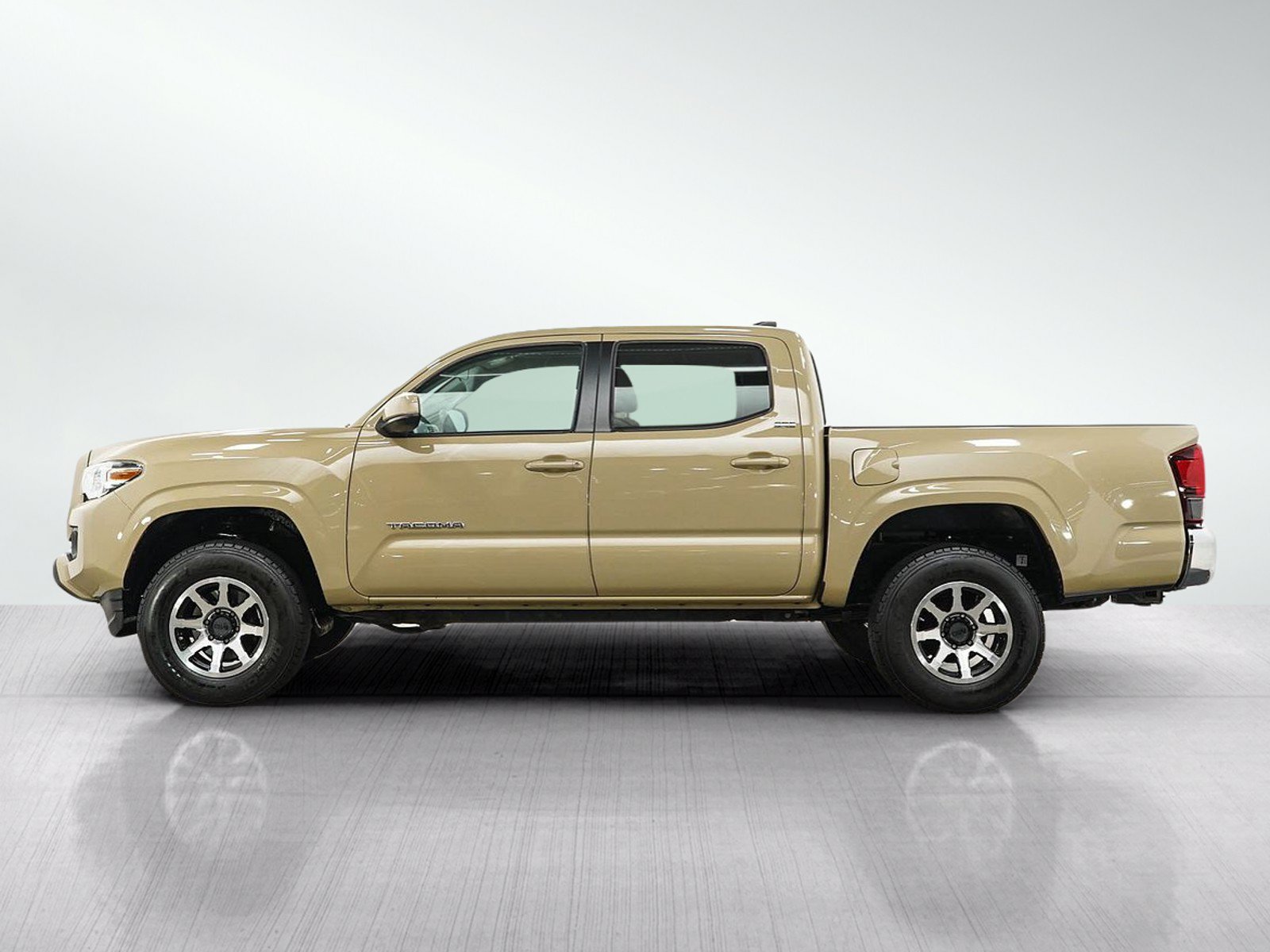 Used 2019 Toyota Tacoma SR5 RWD image 2
