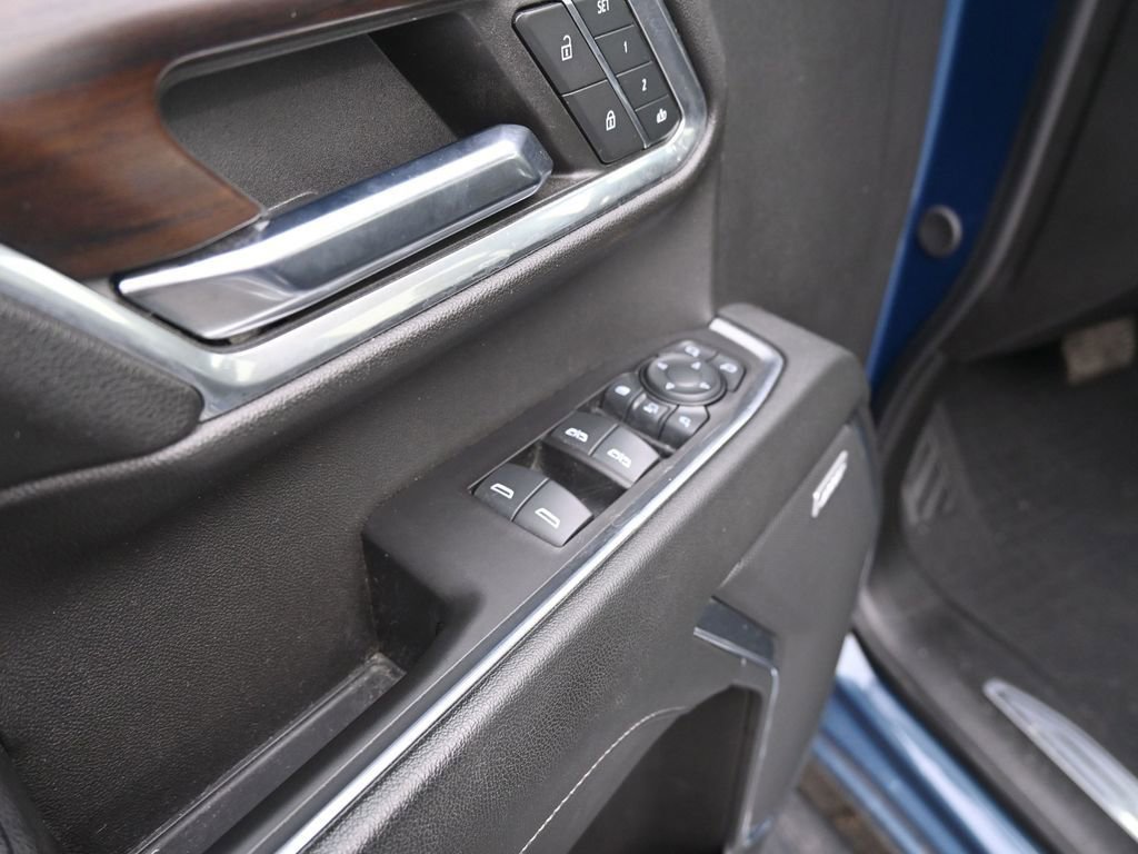 Used 2024 GMC Sierra 3500 SLT w/ SLT Premium Package image 31