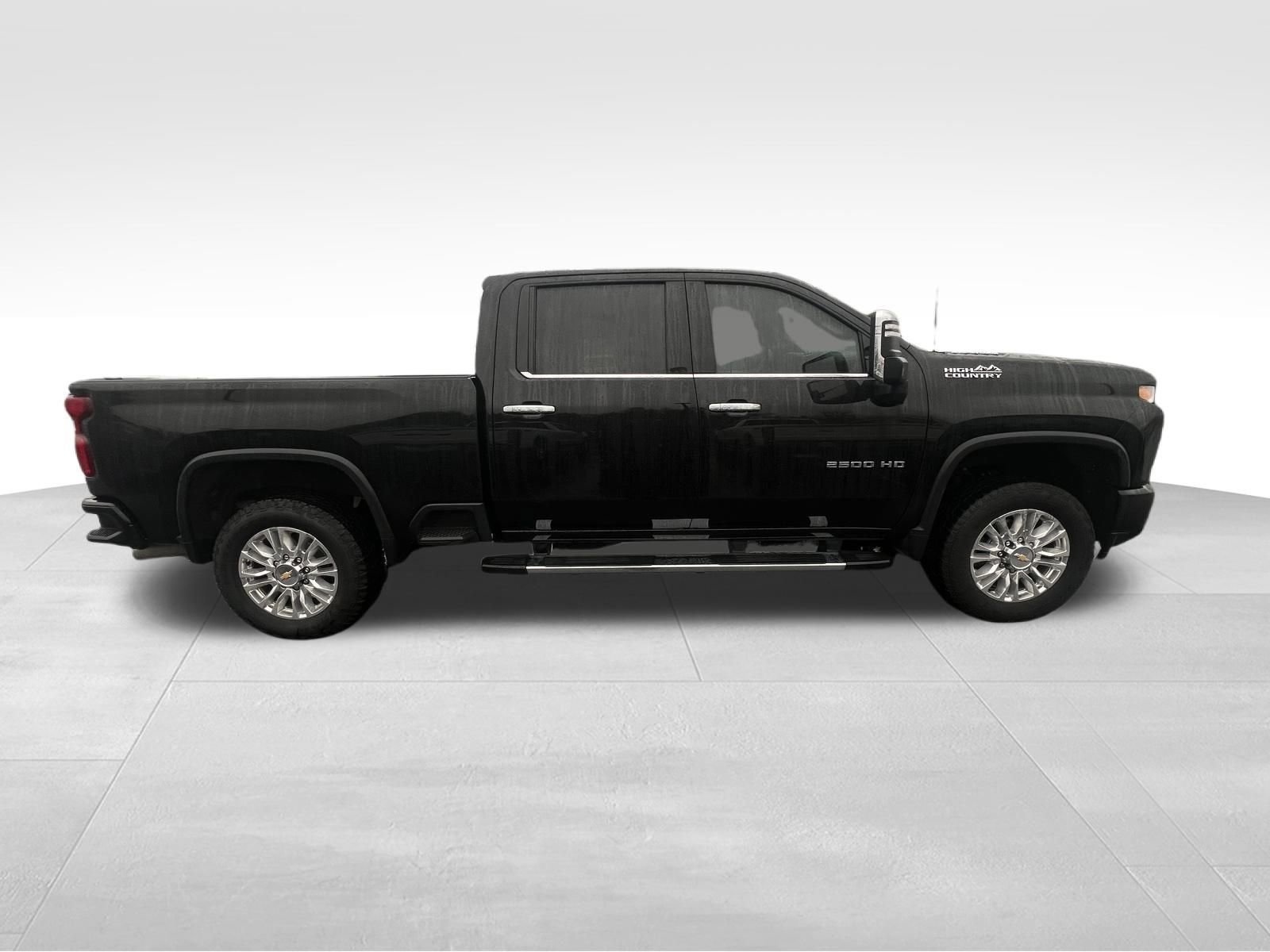 Used 2022 Chevrolet Silverado 2500 High Country w/ Safety Package II image 4