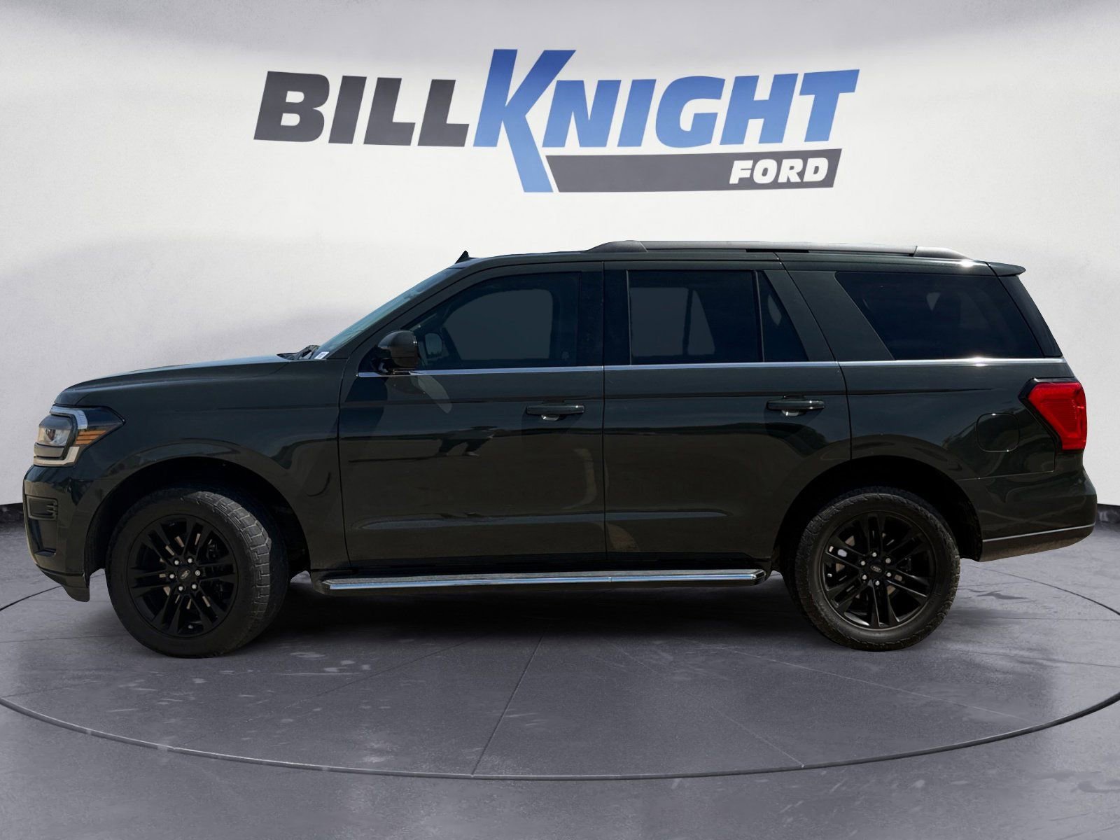 Used 2023 Ford Expedition XLT image 2
