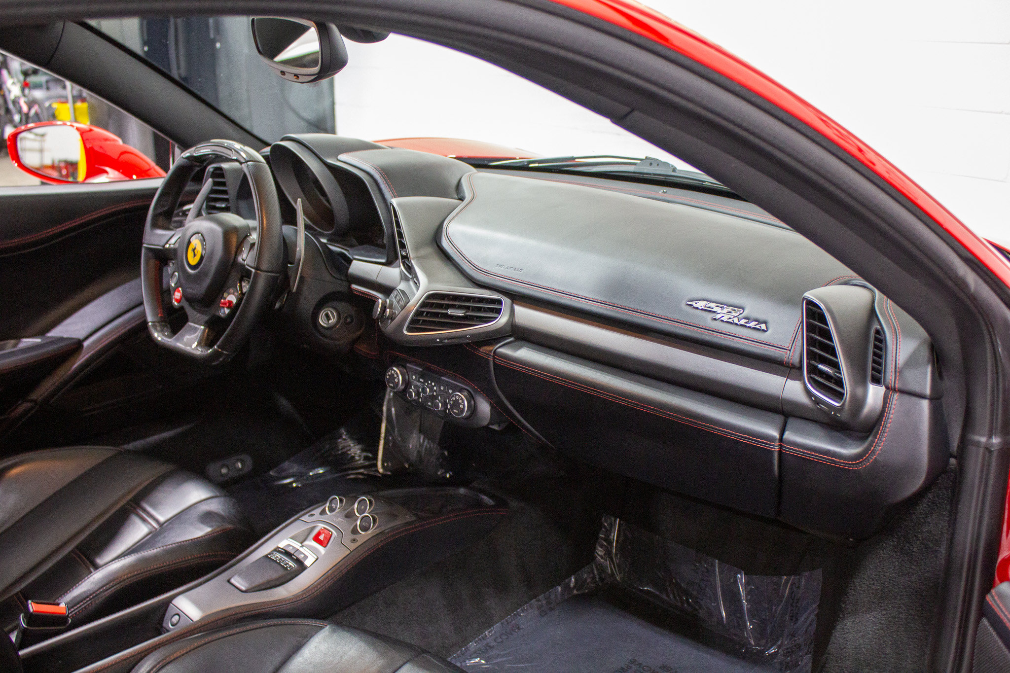 Used 2014 Ferrari 458 Italia Coupe RWD image 24