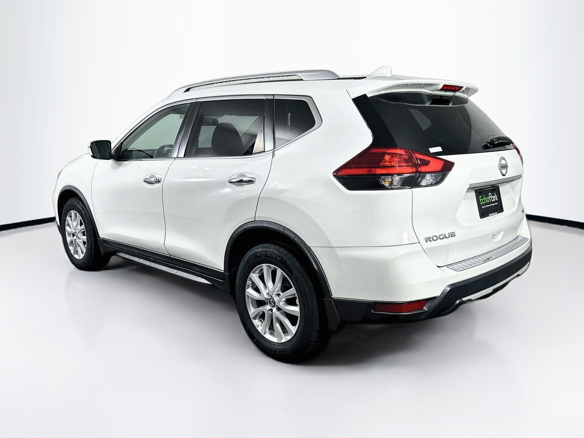 Used 2017 Nissan Rogue SV FWD image 5