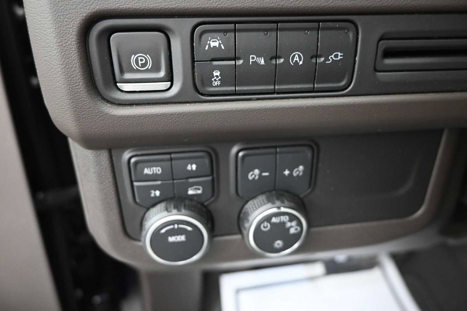 Used 2022 Chevrolet Suburban LS AWD/4WD image 17