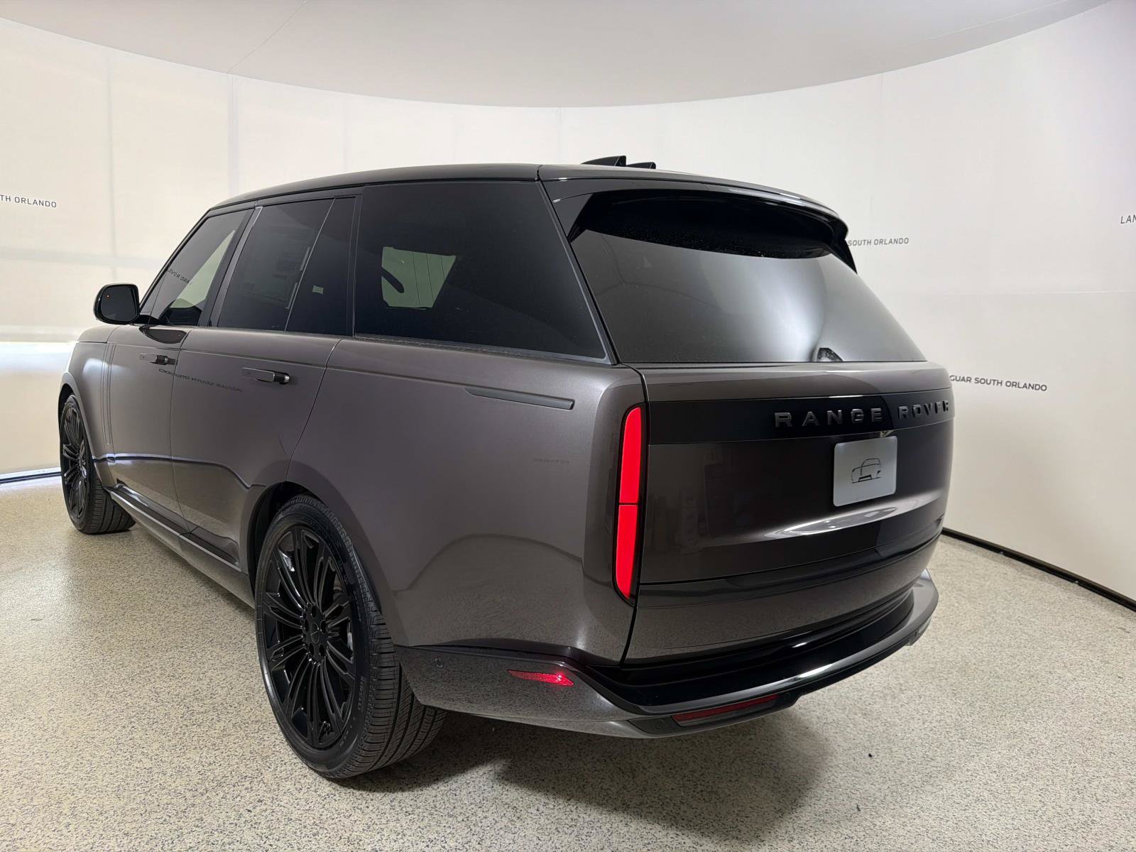 New 2026 Land Rover Range Rover SE AWD/4WD image 3
