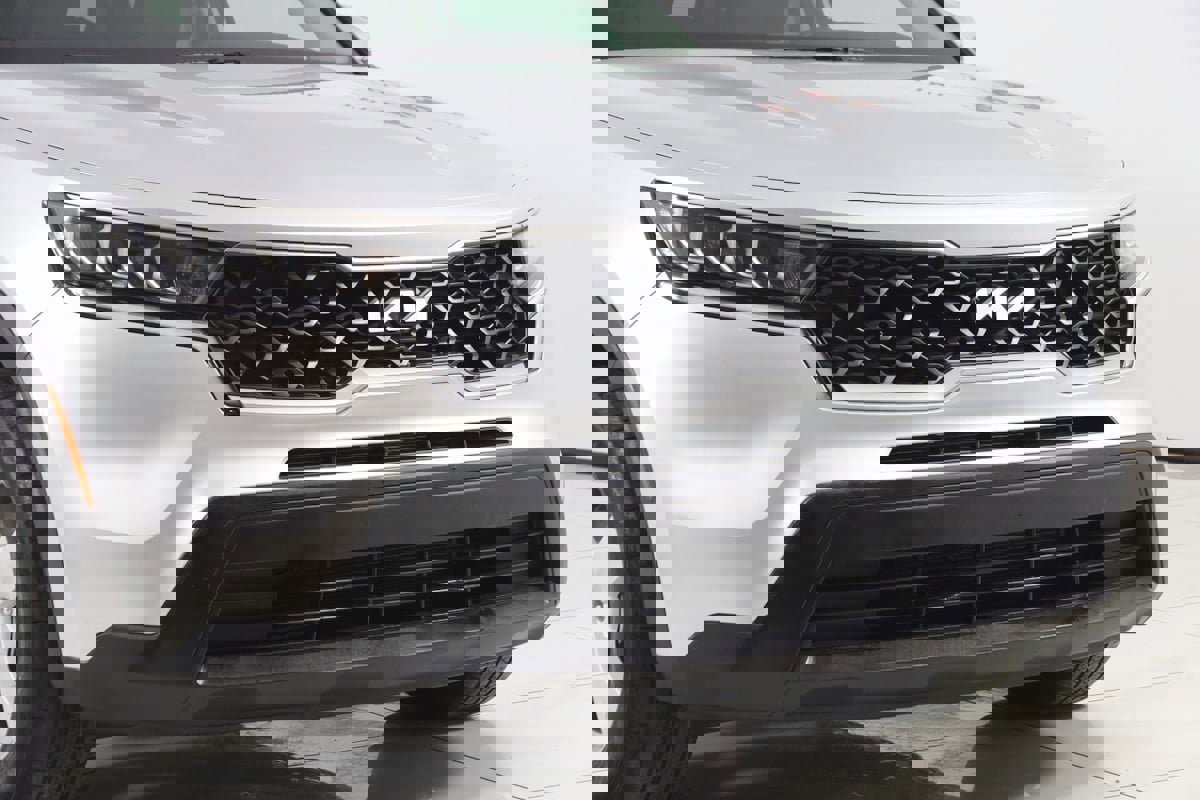 Used 2022 Kia Sorento LX image 35